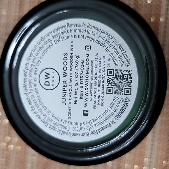 Wooden wick Candle, DW Home, Juniper Woods. 12.7oz NWT - Picture 3 of 3
